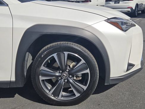 Used 2019 Lexus UX 200 w/ Premium Package FWD image 9