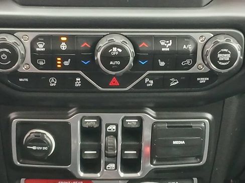 Used 2018 Jeep Wrangler Unlimited Rubicon w/ Safety Group AWD/4WD image 14