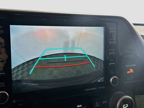 Used 2020 Toyota Highlander XLE FWD image 22