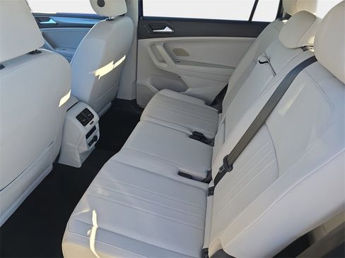 Used 2022 Volkswagen Tiguan SE image 19