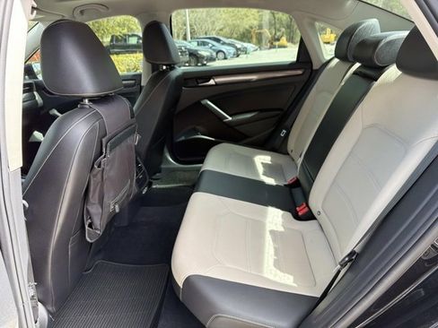 Used 2020 Volkswagen Passat 2.0T R-Line image 14