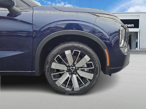 New 2026 Mitsubishi Outlander SEL image 2