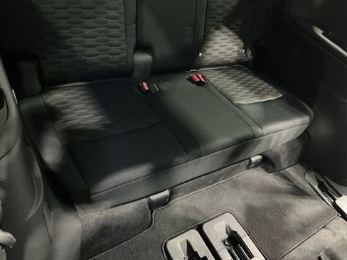 Used 2025 Nissan Pathfinder SV image 23