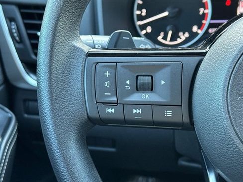 Used 2023 Nissan Rogue SV image 27