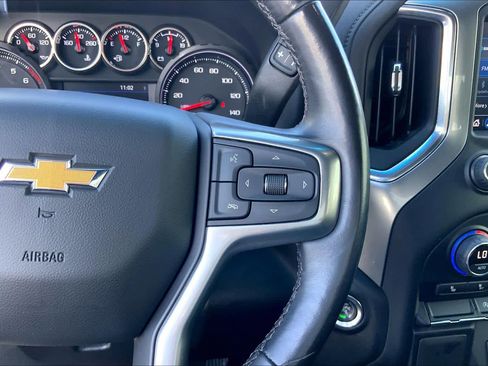 Used 2022 Chevrolet Silverado 1500 LT AWD/4WD image 39