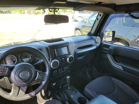 Used 2013 Jeep Wrangler Unlimited Sahara w/ Connectivity Group AWD/4WD image 9