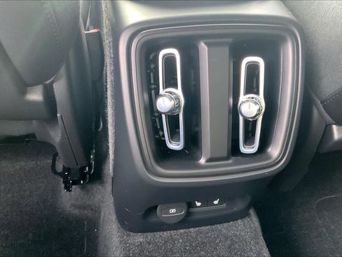 Used 2023 Volvo XC40 Recharge Ultimate image 38