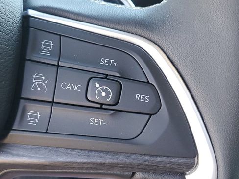 Used 2024 Jeep Grand Cherokee L Limited w/ Luxury Tech Group II AWD/4WD image 13
