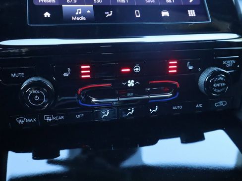 New 2025 Jeep Grand Cherokee Altitude image 7