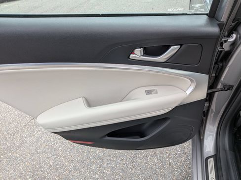 Used 2025 Genesis G70 2.5T RWD image 27
