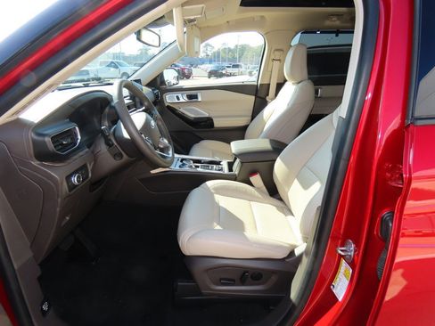 Used 2022 Ford Explorer Platinum w/ Equipment Group 601A image 26