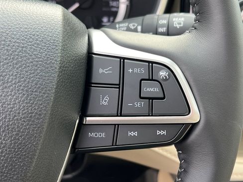 New 2025 Toyota Highlander XLE FWD image 26