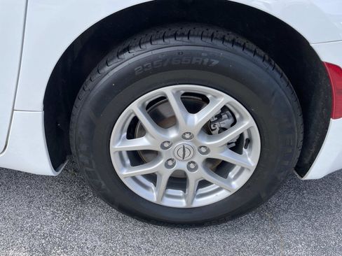 Used 2023 Chrysler Pacifica Touring-L FWD image 11