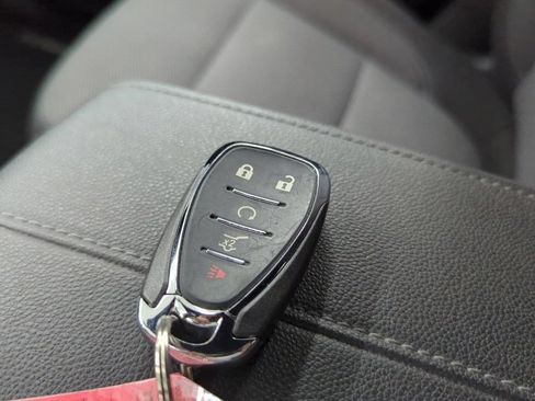 Used 2023 Chevrolet Traverse LT FWD image 18