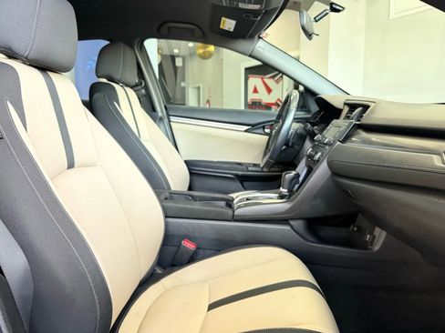 Used 2018 Honda Civic Sport image 19