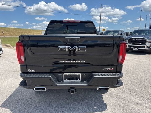 Used 2024 GMC Sierra 1500 AT4 w/ Technology Package AWD/4WD image 5
