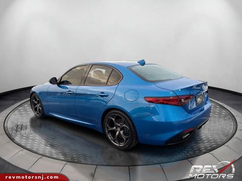 Used 2017 Alfa Romeo Giulia Ti w/ TI 19" Sport Package image 3