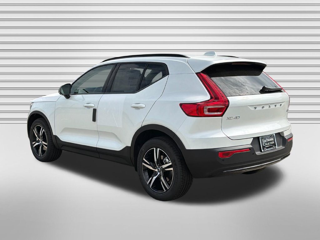 New 2026 Volvo XC40 B5 Core w/ Climate Package AWD/4WD image 6