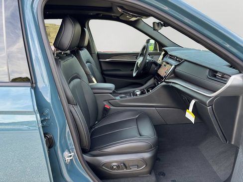 New 2026 Jeep Grand Cherokee L Limited w/ Luxury Tech Group II AWD/4WD image 12
