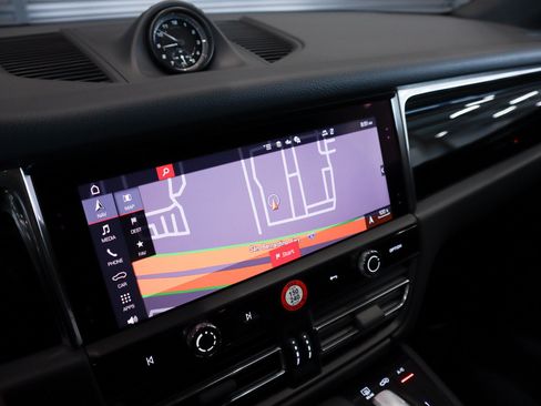 Certified 2026 Porsche Macan AWD/4WD image 20