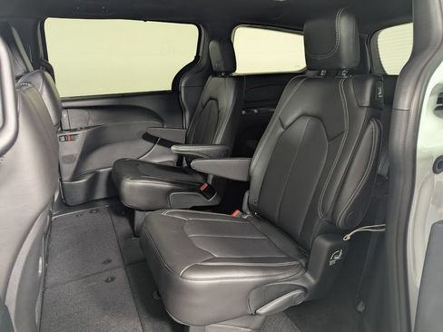 New 2026 Chrysler Pacifica Select FWD image 23