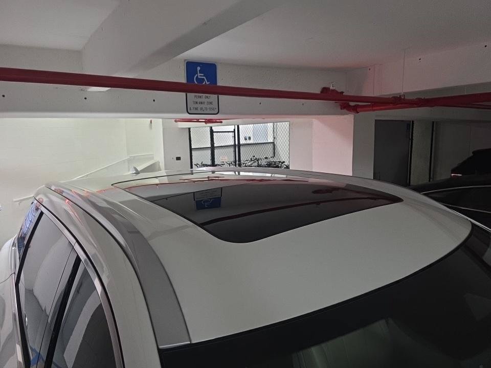 Used 2024 INFINITI QX60 Luxe FWD image 3