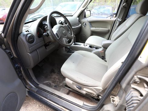 Used 2007 Jeep Liberty Limited AWD/4WD image 17