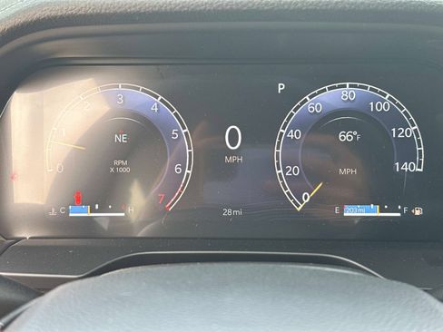 New 2025 Jeep Grand Cherokee Limited w/ Luxury Tech Group II AWD/4WD image 28