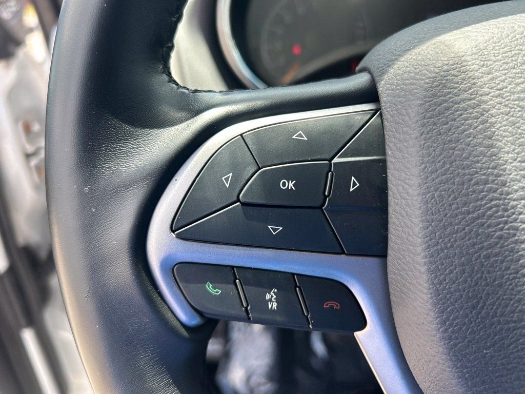 Certified 2019 Jeep Grand Cherokee Laredo RWD image 43