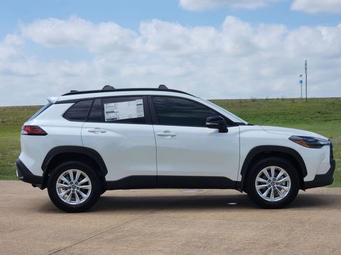 New 2026 Toyota Corolla Cross LE image 7