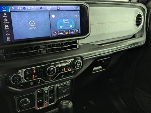 Used 2025 Jeep Wrangler Unlimited Sahara AWD/4WD image 27