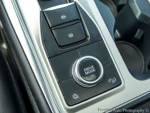 Used 2022 Ford Explorer XLT w/ Equipment Group 202A AWD/4WD image 21