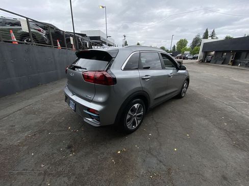Used 2022 Kia Niro EX w/ Cold Weather Package FWD image 6