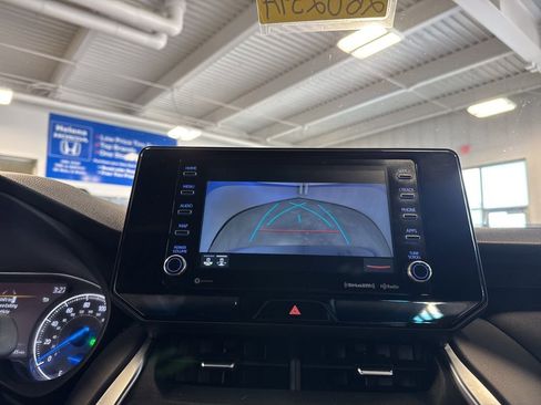 Used 2022 Toyota Venza XLE image 14