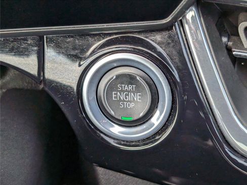 Used 2024 Chevrolet Trax RS w/ Sunroof Package image 23