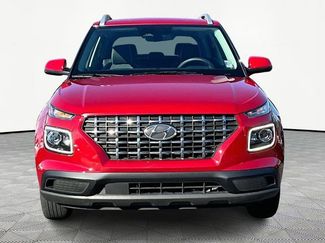 Used 2023 Hyundai Venue Limited video 2