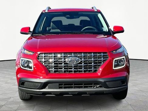 Used 2023 Hyundai Venue Limited image 2