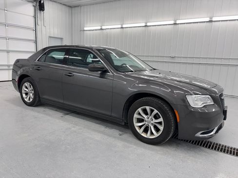 Used 2015 Chrysler 300 Limited RWD image 9
