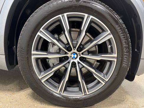 Used 2024 BMW X5 xDrive40i w/ M Sport Package AWD/4WD image 11