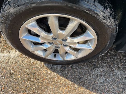 Used 2017 Jeep Cherokee Limited image 7