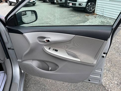 Used 2013 Toyota Corolla LE Special Edition image 11