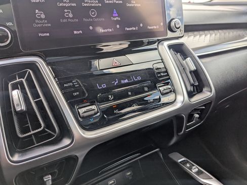 Used 2022 Kia Sorento S w/ Panoramic Sunroof Package FWD image 18