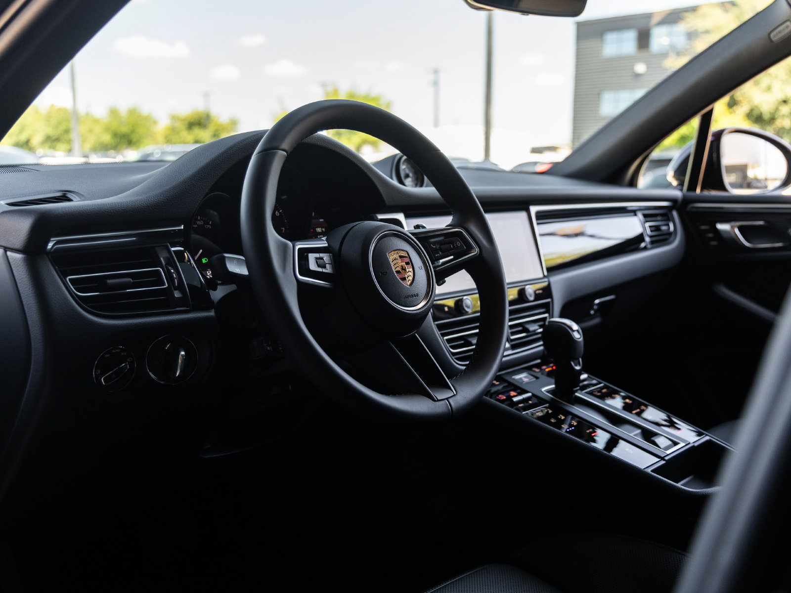 Certified 2026 Porsche Macan AWD/4WD image 4