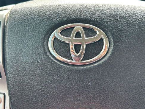 Used 2019 Toyota 4Runner SR5 AWD/4WD image 38
