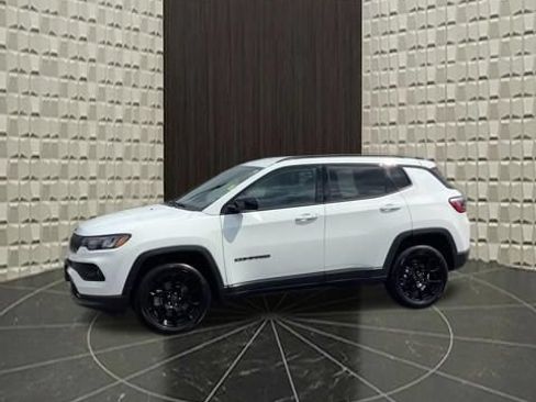 Certified 2025 Jeep Compass Latitude w/ Convenience Group AWD/4WD image 9