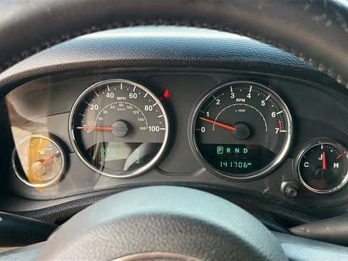 Used 2015 Jeep Wrangler Unlimited Sahara w/ Connectivity Group image 31