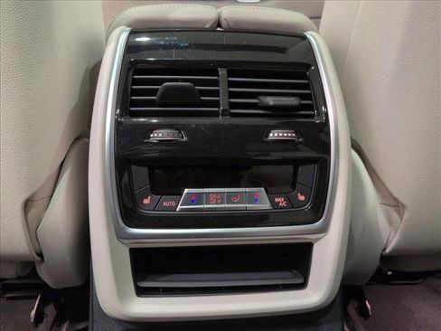 Used 2025 BMW X7 M60i image 18