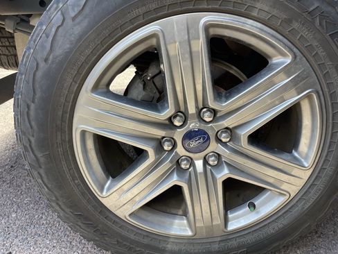 Used 2018 Ford F150 Lariat w/ Equipment Group 502A Luxury AWD/4WD image 5