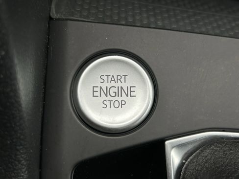 Certified 2022 Volkswagen Taos SE w/ Panoramic Sunroof Package image 16