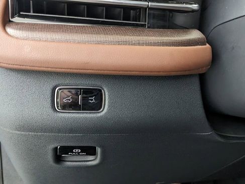 Used 2025 Lincoln Navigator Reserve image 24